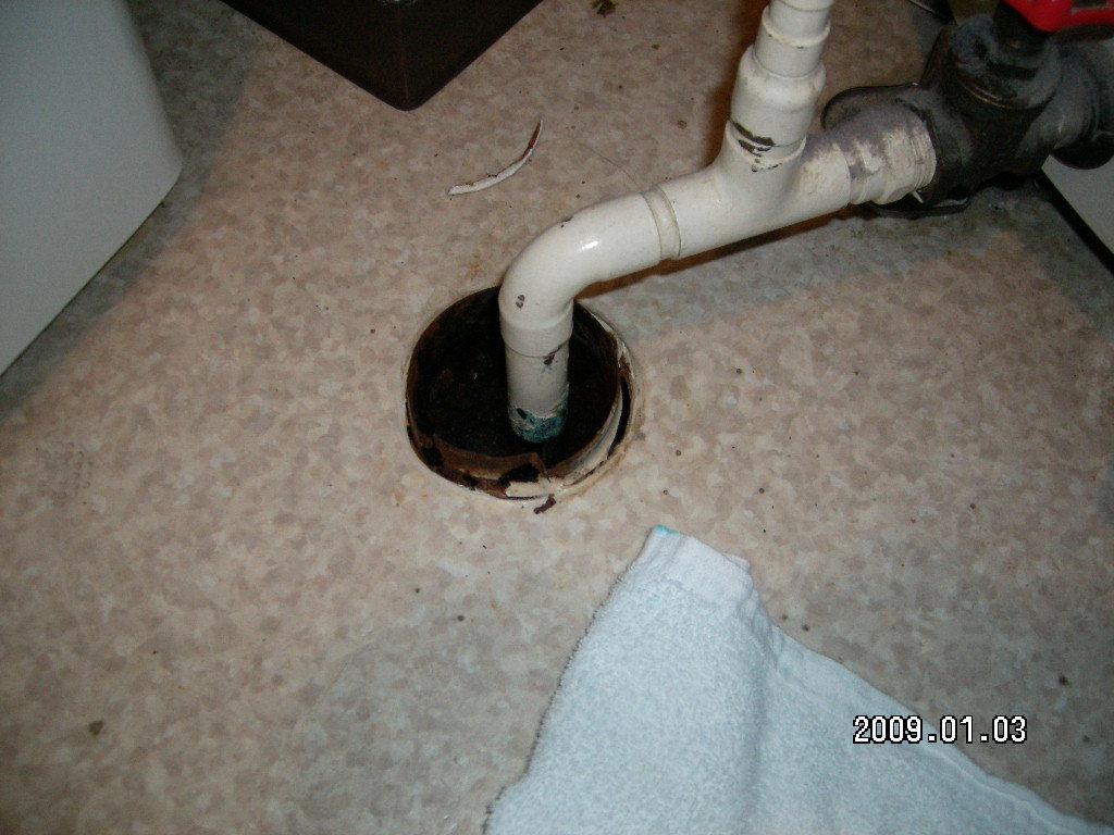 電気温水器排水修理前.JPG