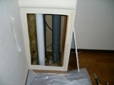 壁の中での排水管凍結修理.JPG